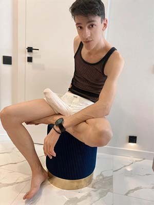 Twink maigrichon à grosse bite