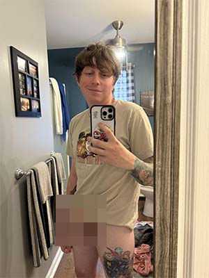 Nerd gay en érection dans le Pays de la Loire