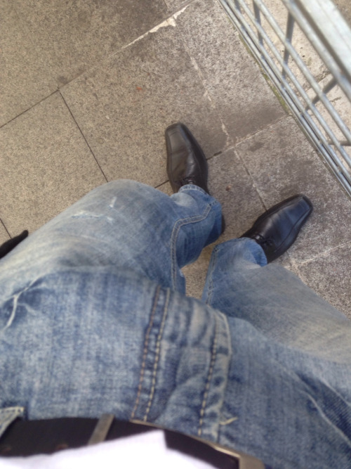 Nantes : Bite moulée dans mon jeans