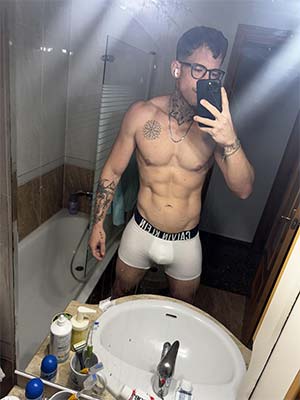 Selfies hot d'un bg sur Saint-Jacques 66000