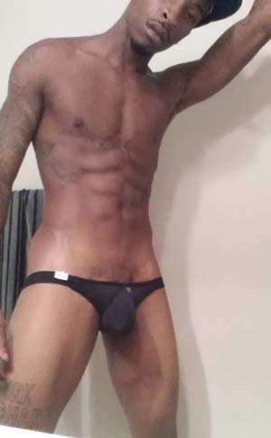 Paris : Black gay passif cherche belle bite