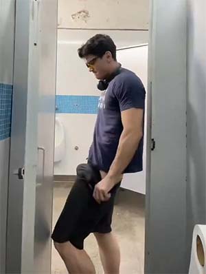 Bogoss gay musclé pour exhib public only