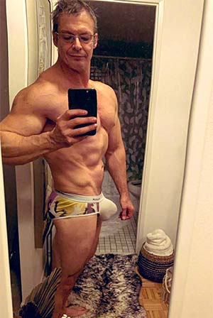 Bodybuilder 54 ans homo TTBM XXL – 62400