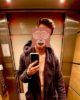 Gay montre sa queue dans l’ascenseur