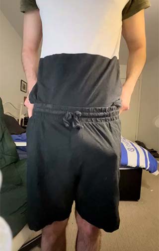 Striptease d&rsquo;un minet au long chibre