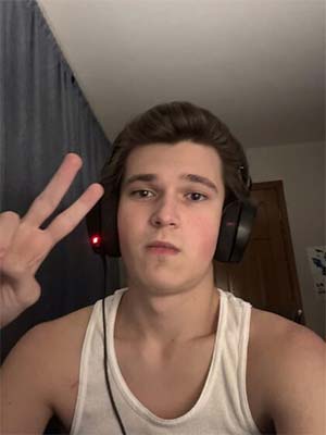 Timide à petite bite de 23 ans sur Lorient 56100